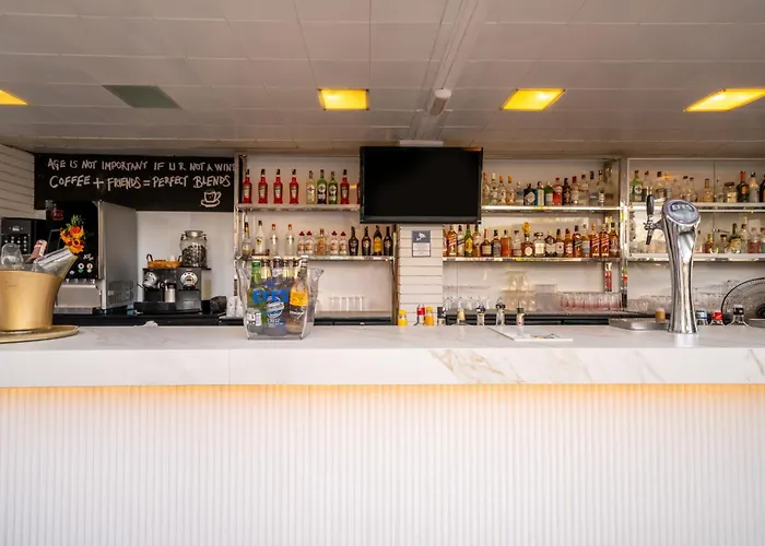 Cettia (adults Only) 4*